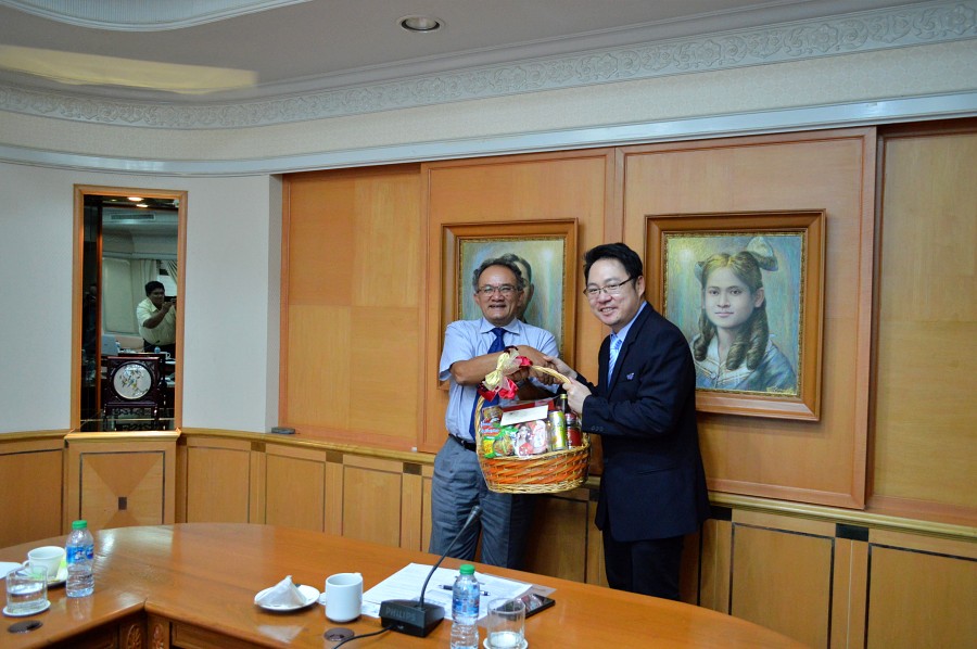 Honorable delegates from the Consulate of the Republic of Indonesia in Songkla visited PSU 
